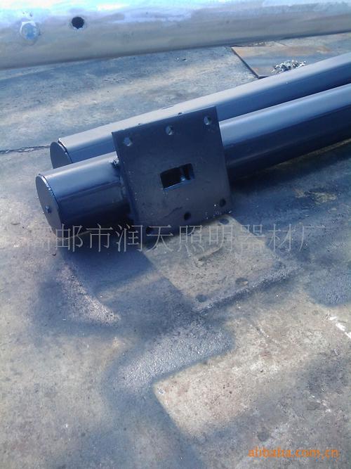 服務(wù),加上新老客戶(hù)的關(guān)心和支持,使高郵市潤(rùn)天照明器材廠(chǎng)邁上新的臺(tái)階
